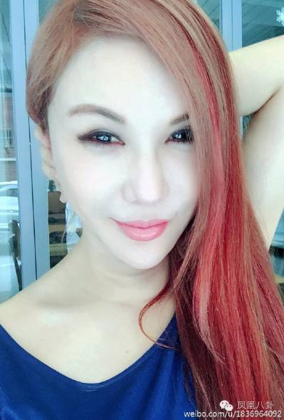 这位变脸女王是当年台湾主持届"三后一王"(利菁,陶晶莹,小s和蔡康永)