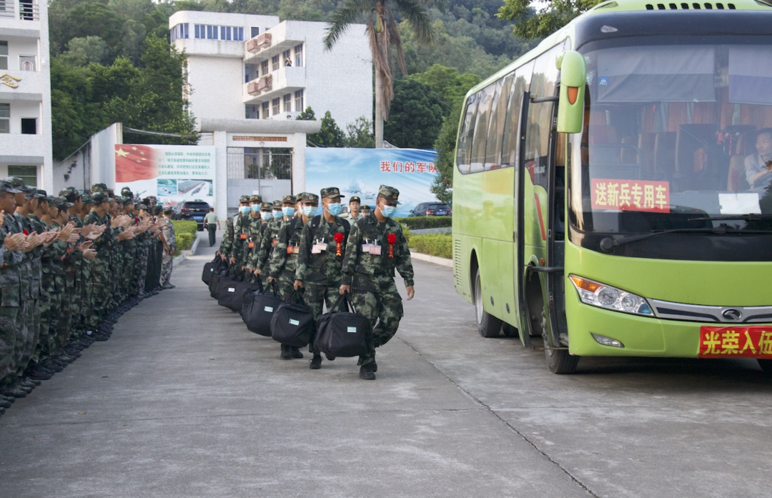 入伍光榮逐夢軍營普寧市組織歡送新兵活動