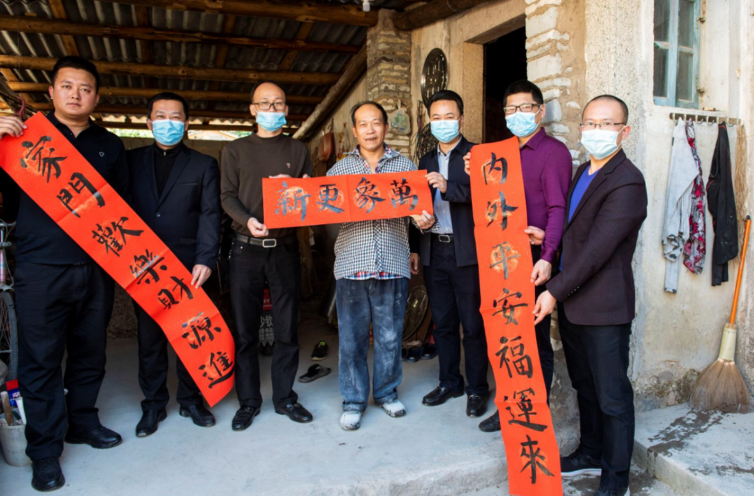 文明实践市文联创新开展我们的中国梦文艺志愿服务进万家送春联活动