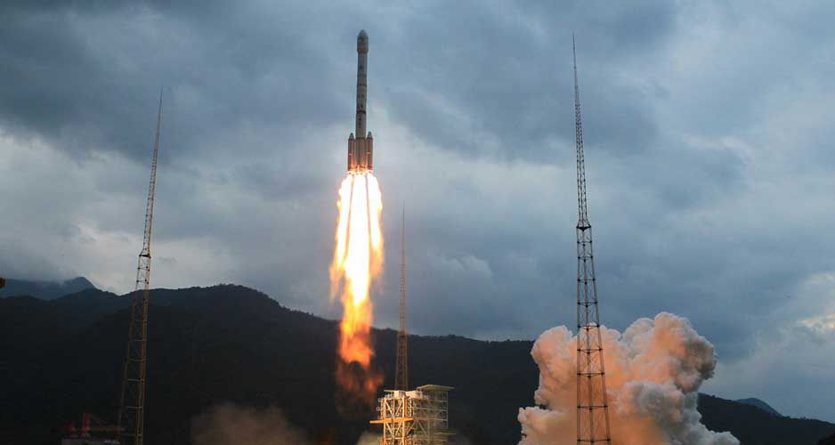 发射瞬间 图片来源:央视网"嫦娥三号"着陆器上的相机拍摄的"玉兔"号