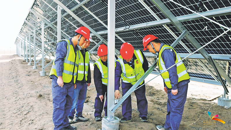 莎车县光伏产业园光伏发电项目施工现场。麦麦提艾力·麦麦提明 摄