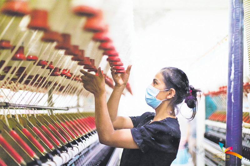 巴楚县纺织服装产业的发展，促进万人就业，打造了高素质产业工人队伍。巴楚县融媒体中心供图