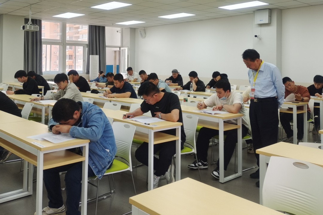 继续教育学院2022级学生2024年第一学期期末考试工作圆满结束