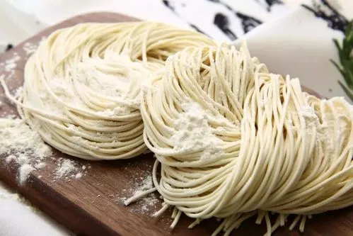 爱吃面条的朋友要注意，这三种面条要少吃，再便宜也不能买