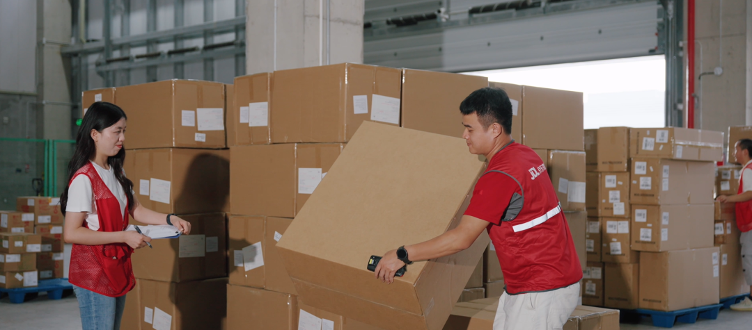 “黑五”备货忙！品质大件走向海外，找京东物流就对了