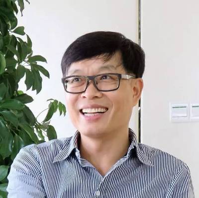 人物枞阳人方洪波功成名就不忘当年用扁担挑着箱子棉被走出村口的初心