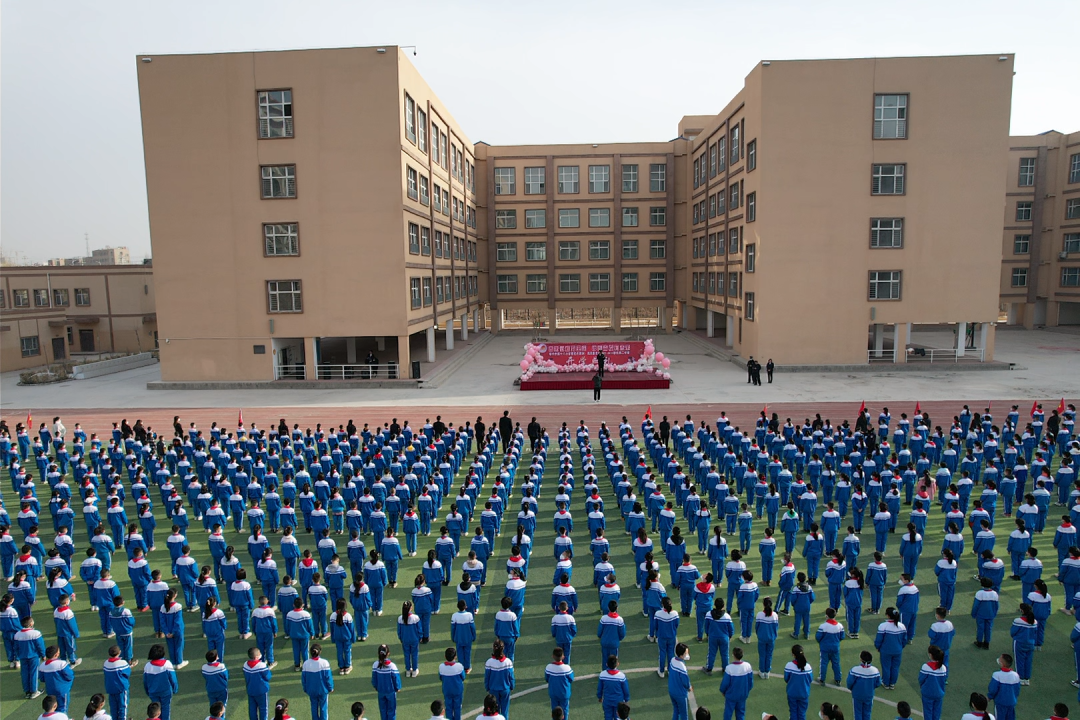 喀什地区巴楚县巴楚县禁毒大队前往县第二中学开展"禁毒宣传进校园,上