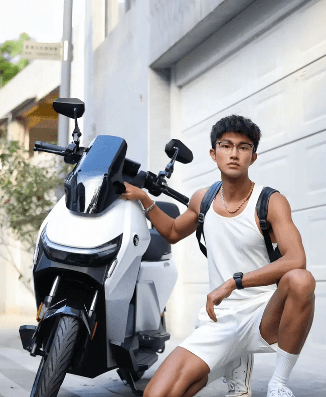 图片[20]-黑皮机车程序员小哥哥，你被折服了吗？-小蓝短视频