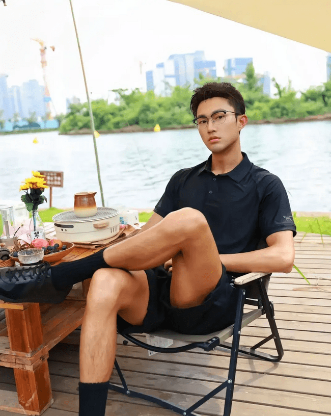 图片[28]-黑皮机车程序员小哥哥，你被折服了吗？-小蓝短视频