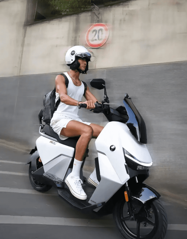 图片[22]-黑皮机车程序员小哥哥，你被折服了吗？-小蓝短视频