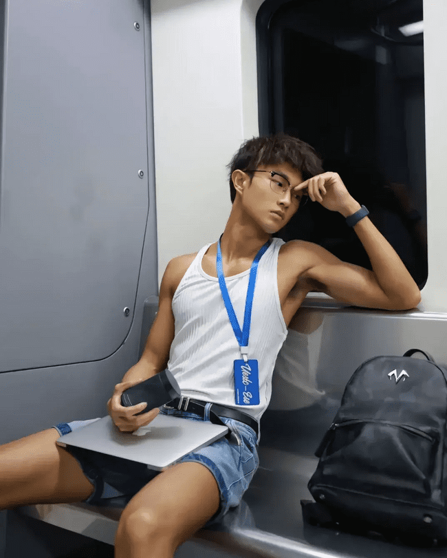 图片[5]-黑皮机车程序员小哥哥，你被折服了吗？-小蓝短视频