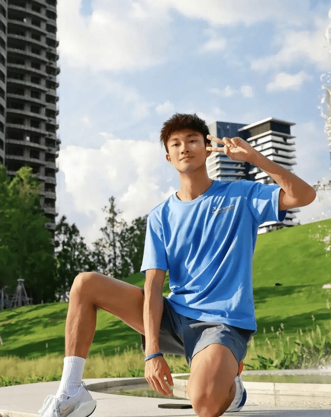 图片[39]-黑皮机车程序员小哥哥，你被折服了吗？-小蓝短视频