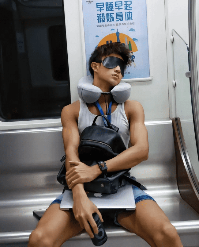 图片[4]-黑皮机车程序员小哥哥，你被折服了吗？-小蓝短视频