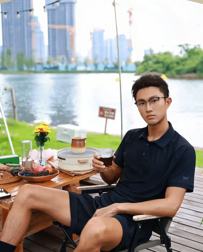 图片[27]-黑皮机车程序员小哥哥，你被折服了吗？-小蓝短视频