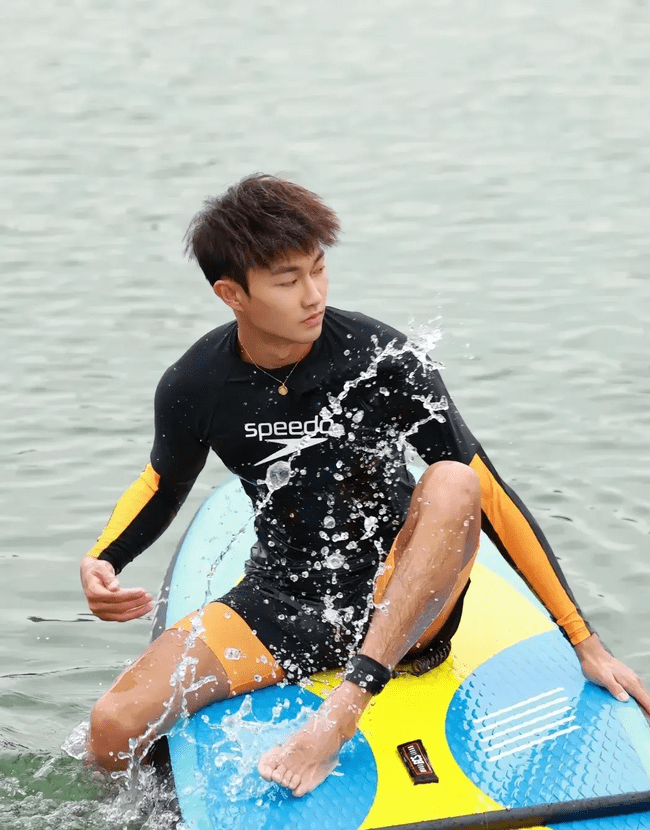 图片[33]-黑皮机车程序员小哥哥，你被折服了吗？-小蓝短视频