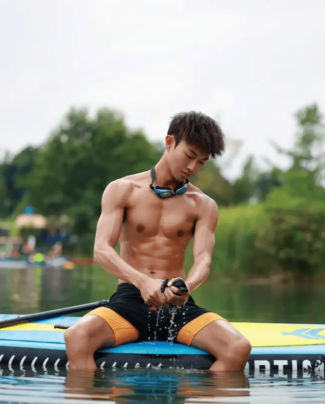 图片[34]-黑皮机车程序员小哥哥，你被折服了吗？-小蓝短视频