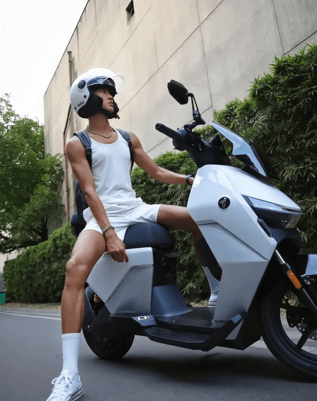 图片[19]-黑皮机车程序员小哥哥，你被折服了吗？-小蓝短视频