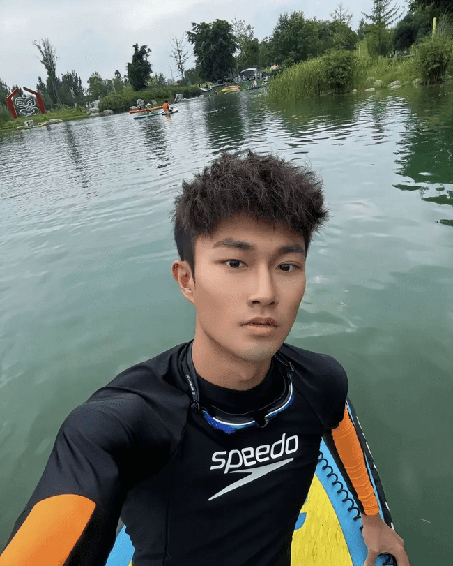 图片[14]-黑皮机车程序员小哥哥，你被折服了吗？-小蓝短视频