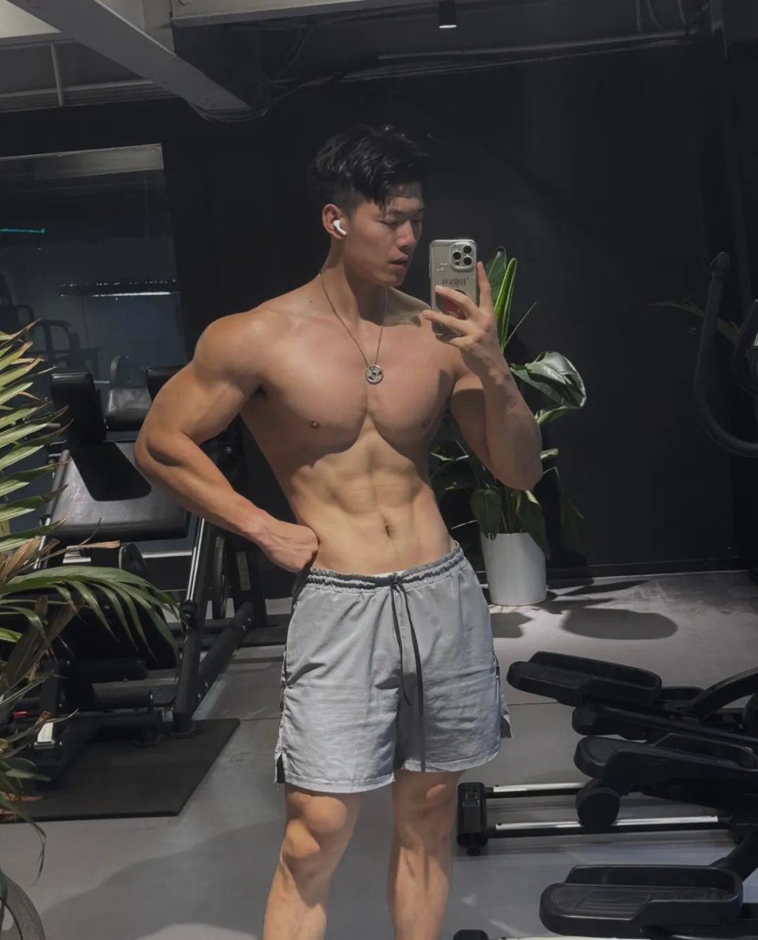 189cm翘P肌肉健身双开门鲨鱼线腹肌哥哥