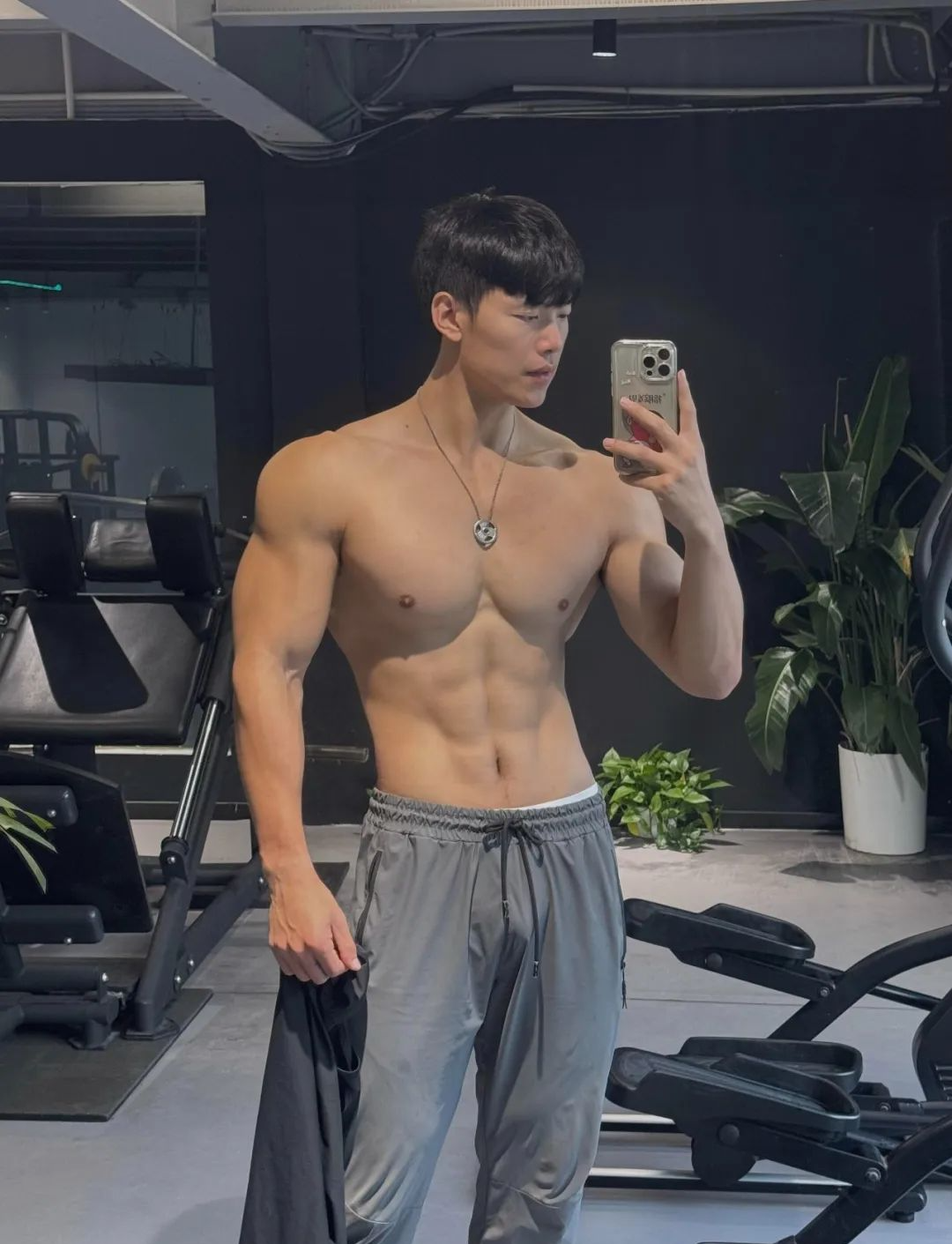 189cm翘P肌肉健身双开门鲨鱼线腹肌哥哥