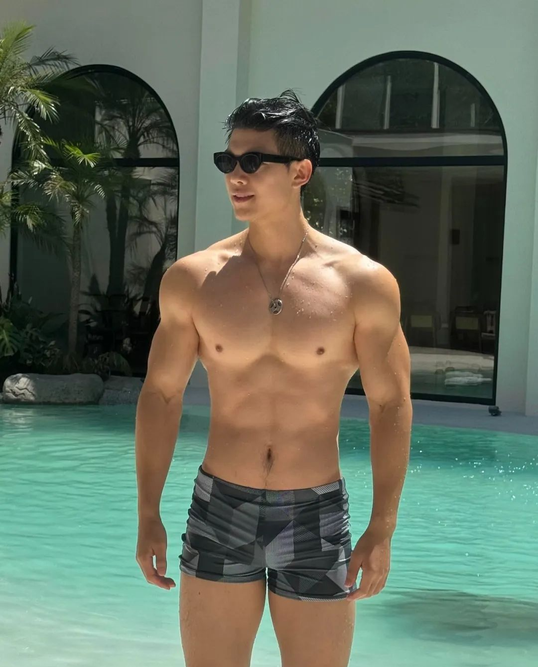 189cm翘P肌肉健身双开门鲨鱼线腹肌哥哥