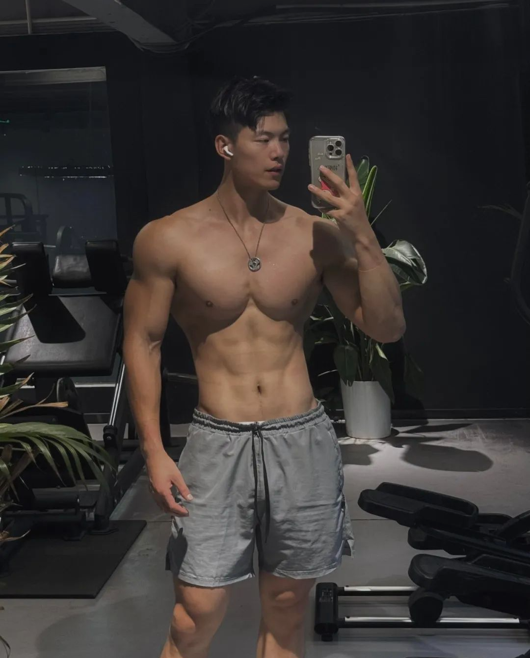 189cm翘P肌肉健身双开门鲨鱼线腹肌哥哥