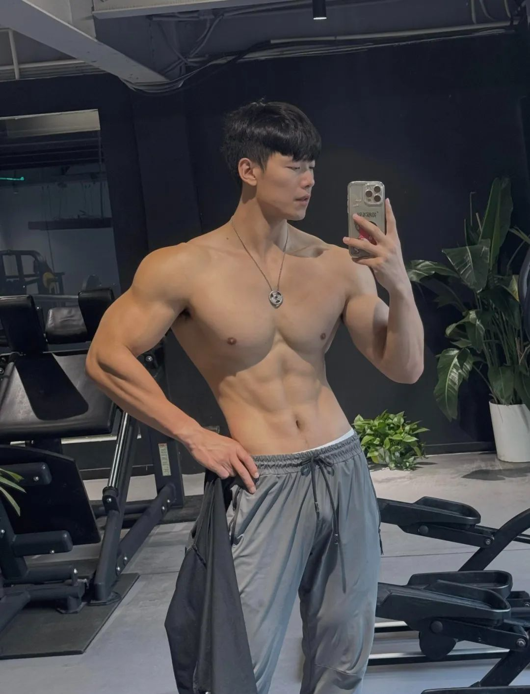 189cm翘P肌肉健身双开门鲨鱼线腹肌哥哥