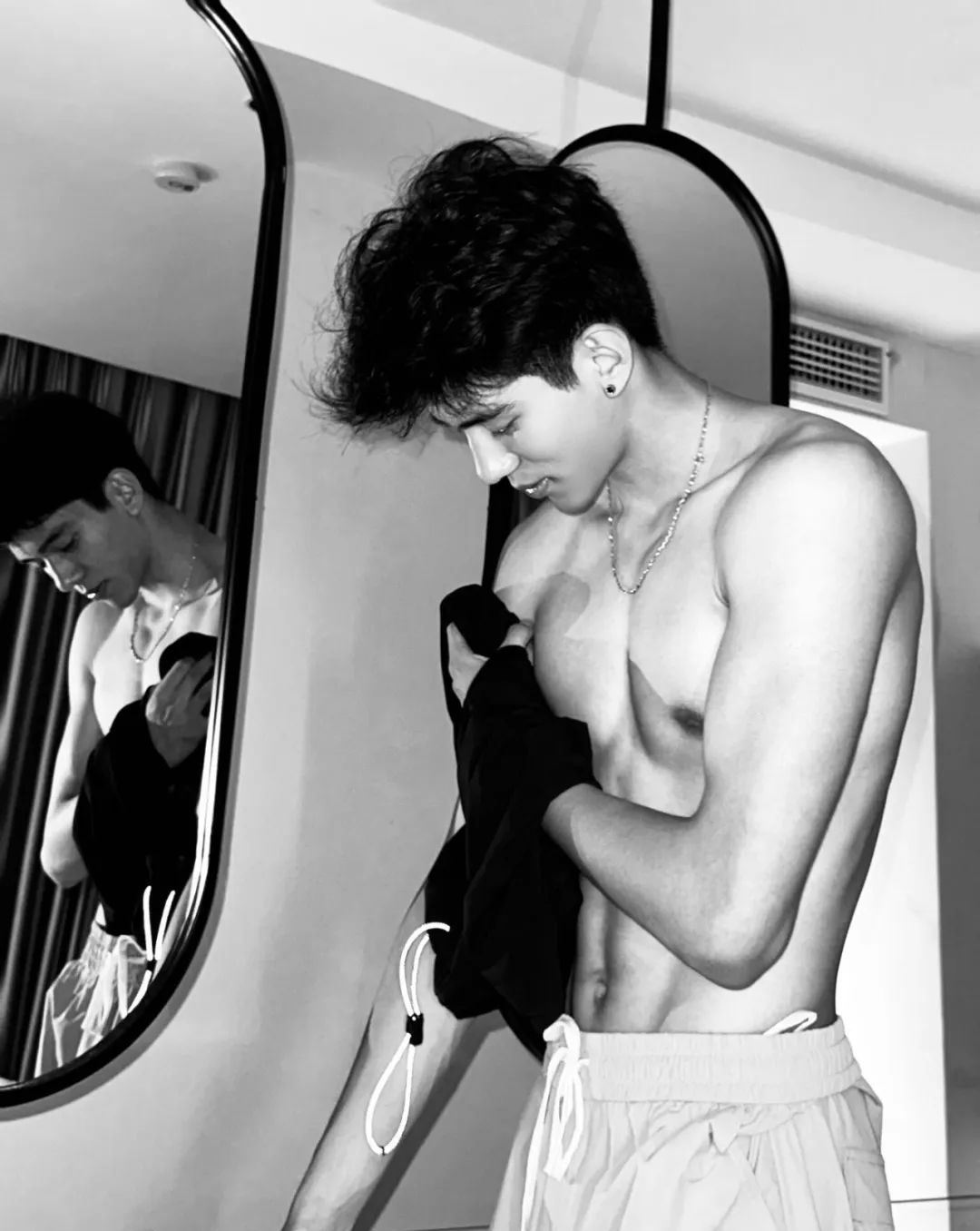 大鼻子山东黑皮薄肌男