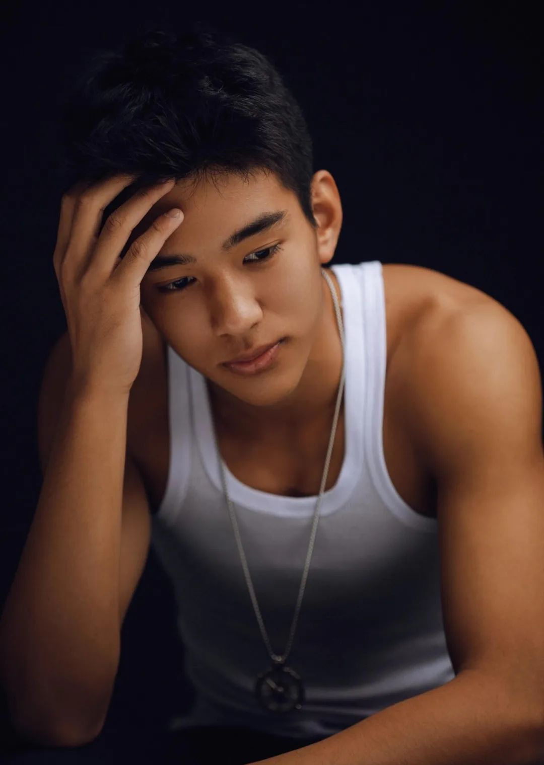 大鼻子山东黑皮薄肌男