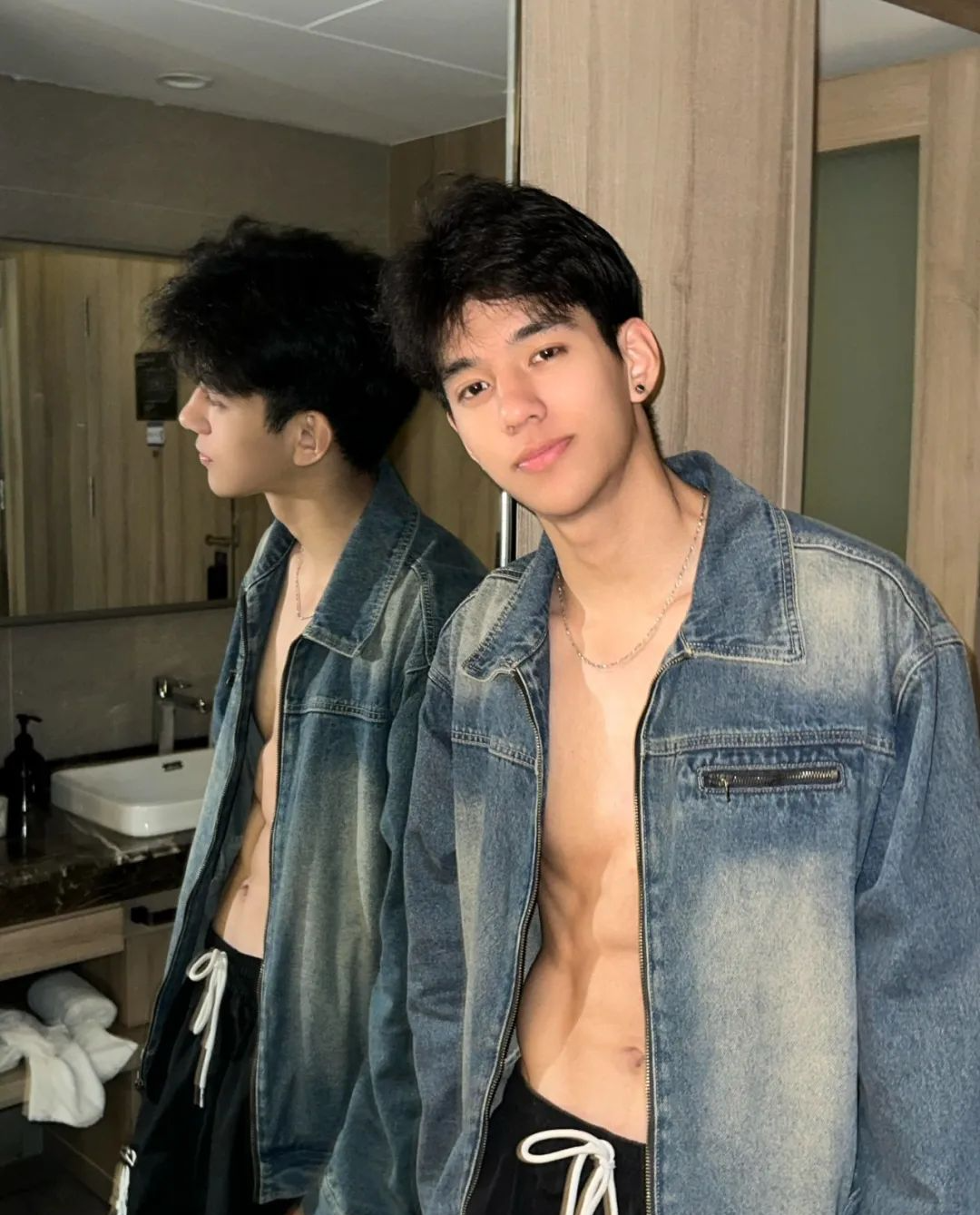 大鼻子山东黑皮薄肌男