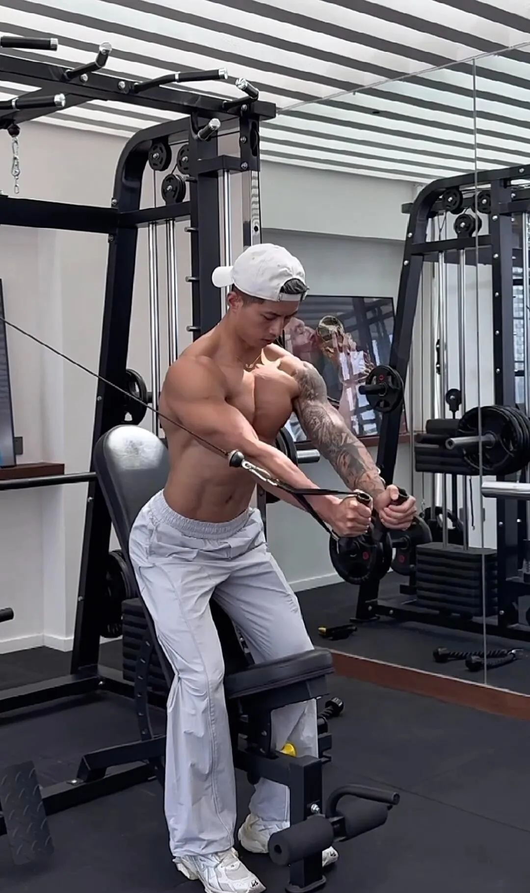 186cm筋肉铁血汉子健身私教