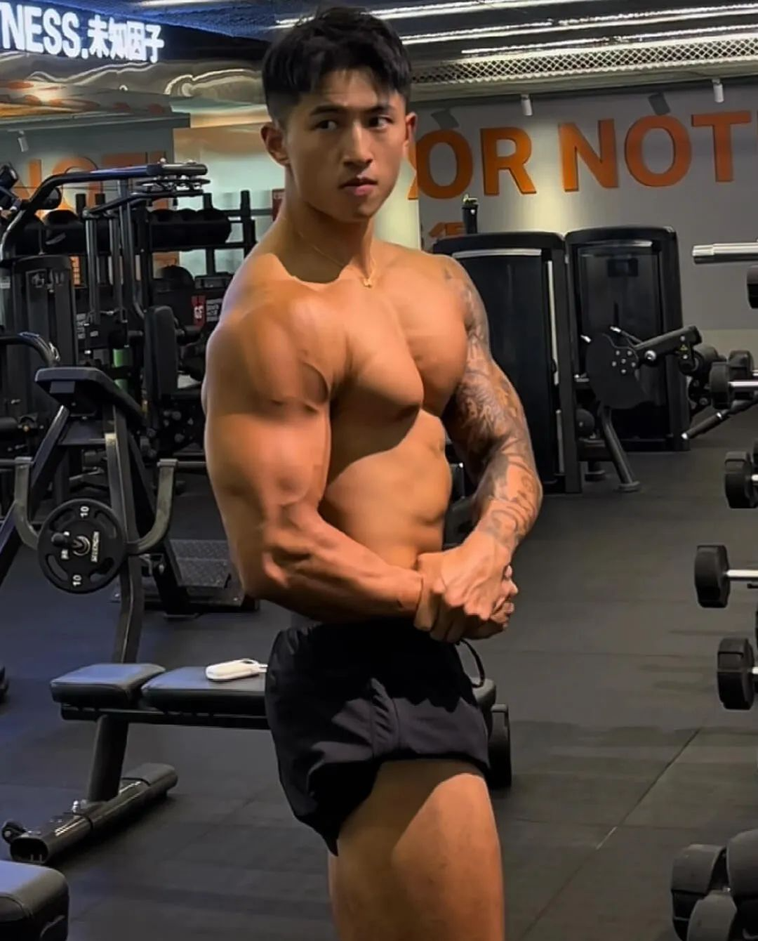 186cm筋肉铁血汉子健身私教