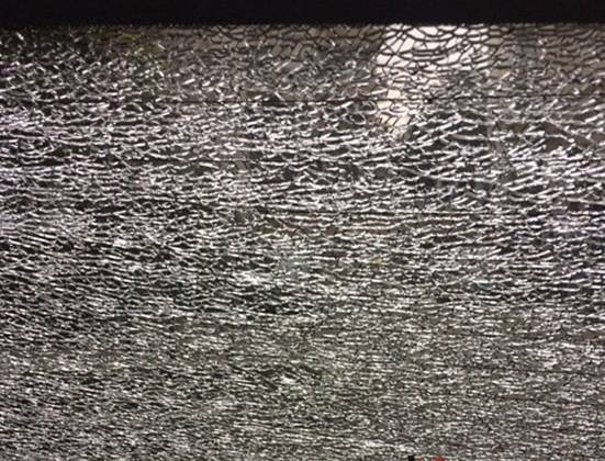 车玻璃都裂了是什么样为什么有的裂而不碎