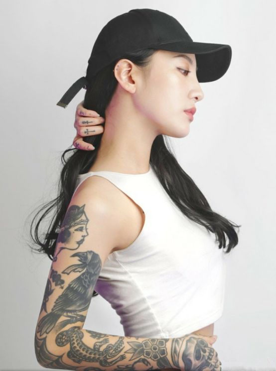 颜好活也好的大美妞竟是韩国最火刺青师丨污力末班车