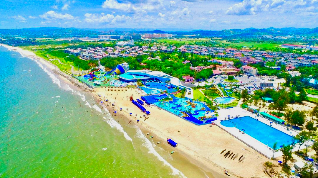 原中信度假村,专属的龙虎滩度假沙滩,可以享受戏水,游泳,乘船,潜水