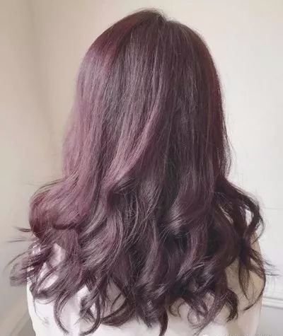 莓果色头发照片