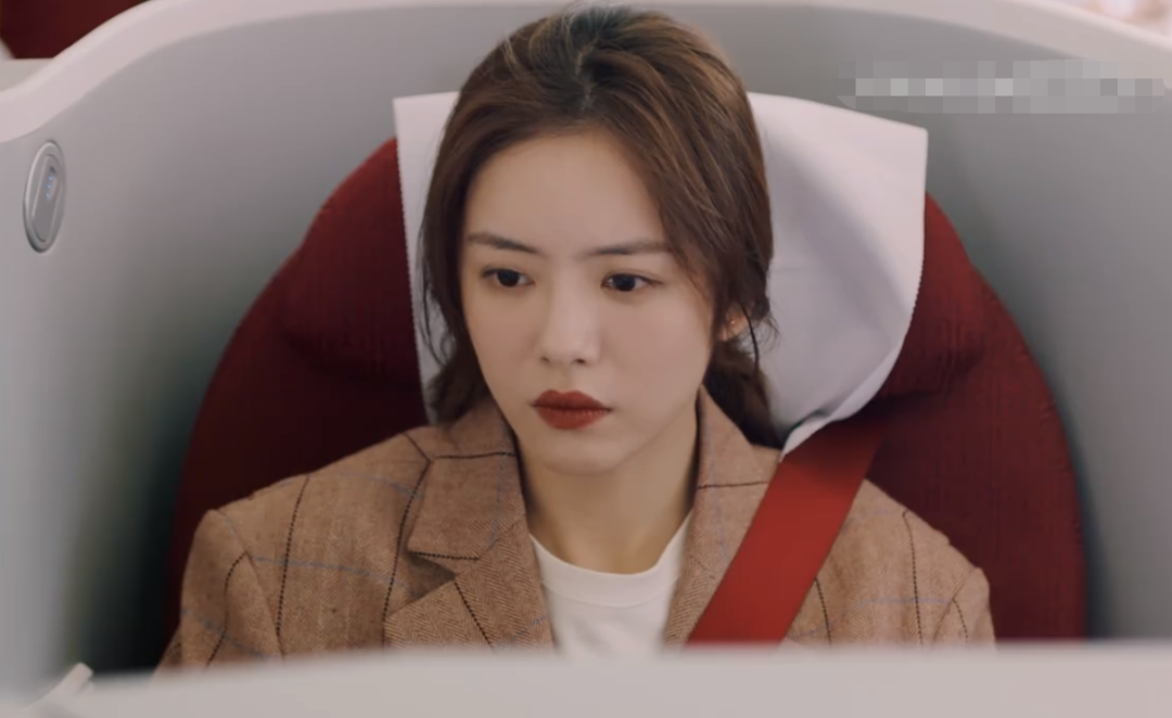 最后黄晓明没有遵守跟航空公司的承诺,把视频发给了蔡文静.