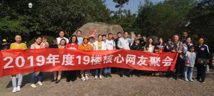 2020年的毕业留学生：真·乘风破浪！聚是上网课，散是网友见面会，连毕业照都得P...（组图） - 20