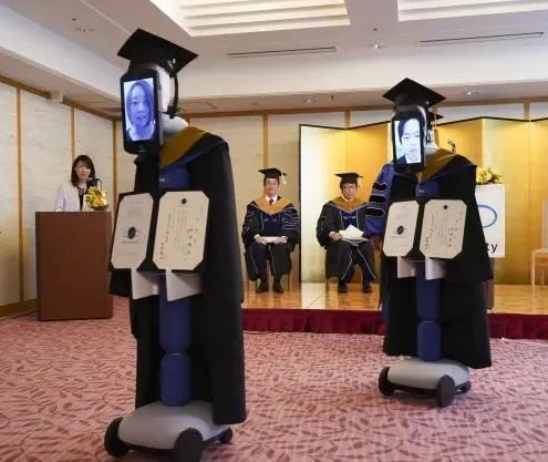 2020年的毕业留学生：真·乘风破浪！聚是上网课，散是网友见面会，连毕业照都得P...（组图） - 19