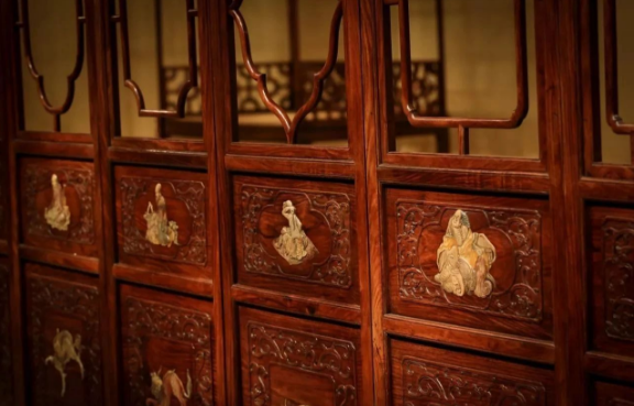 红木家具一变天，就变得容易开裂？是质量问题吗？