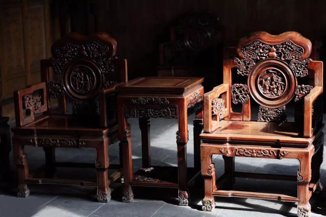 太师椅的名称又从何而来呢？