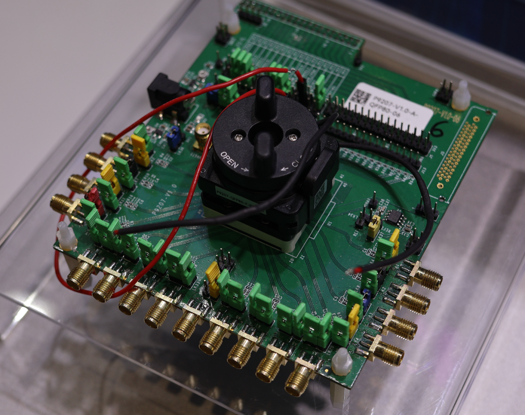 这个是实验室测试的一个板子，直接拿出来了