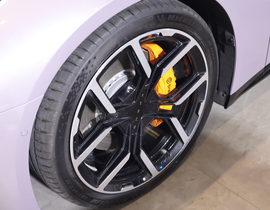 这个看起来胎压有点不足