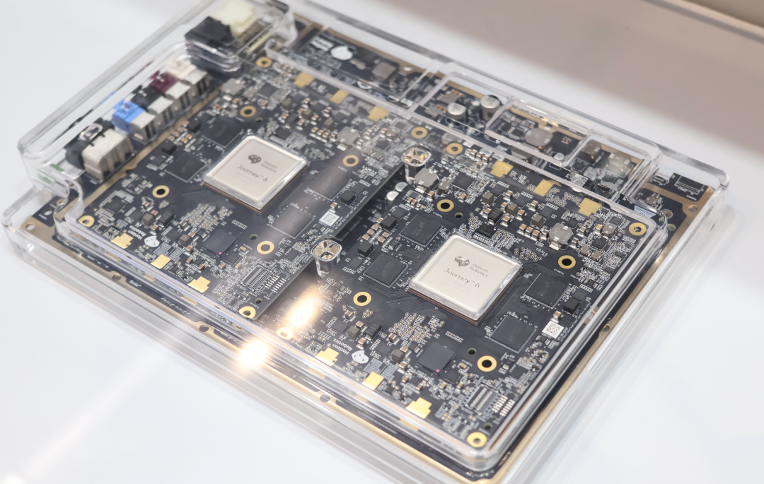 车机芯片，PCB 设计的很好看