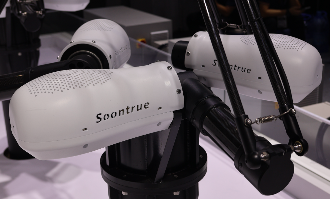 又很多的工业机器人，我就随便拍一个