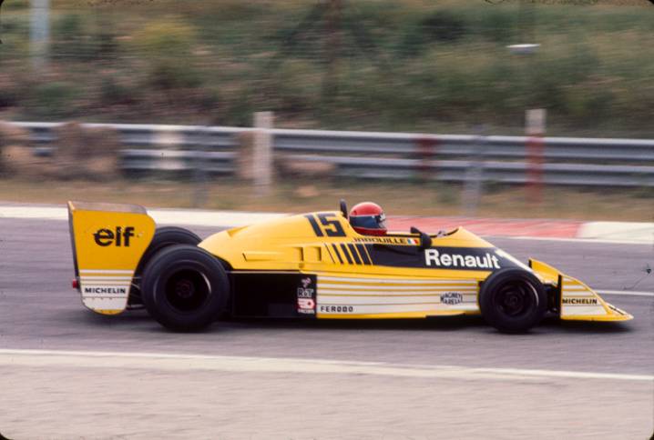 1977年的英国大奖赛上,f1史上第一辆涡轮增压赛车—rs01在雷诺传奇