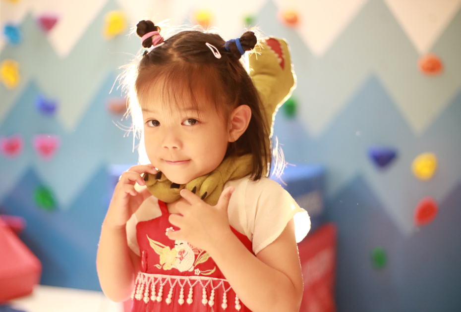 长沙4岁女童独自坐地铁回家视频火了！父亲回应：不是冒险，在她能力范围内