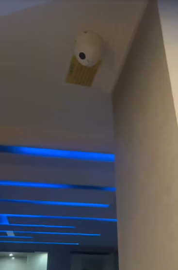 警方回应“昆明一电竞酒店房间内安装摄像头”：没有此项要求