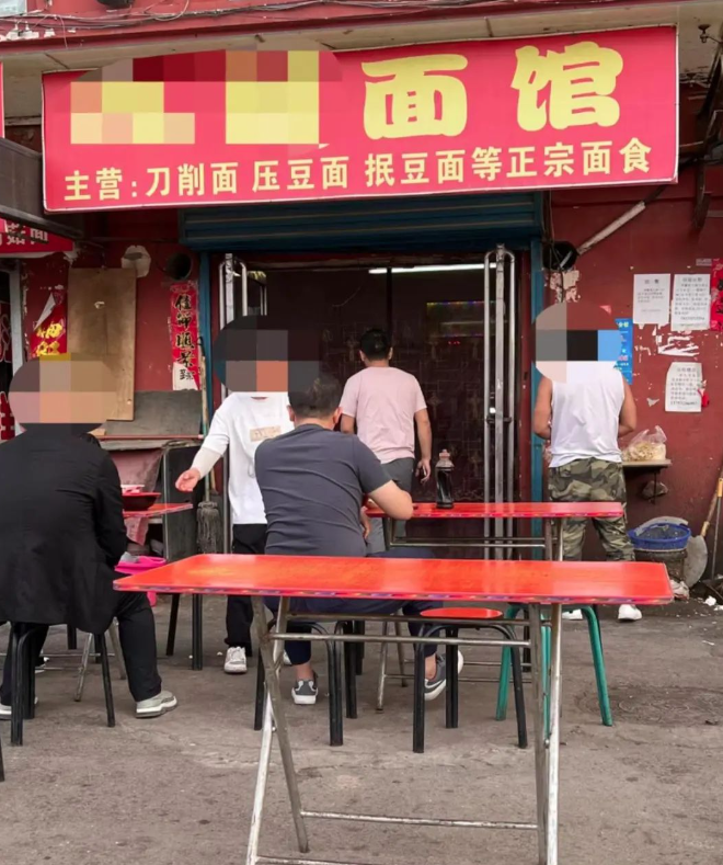 山西一面馆因“阴阳价格”被查，附近居民称“7元是给矿工的价”，律师提醒
