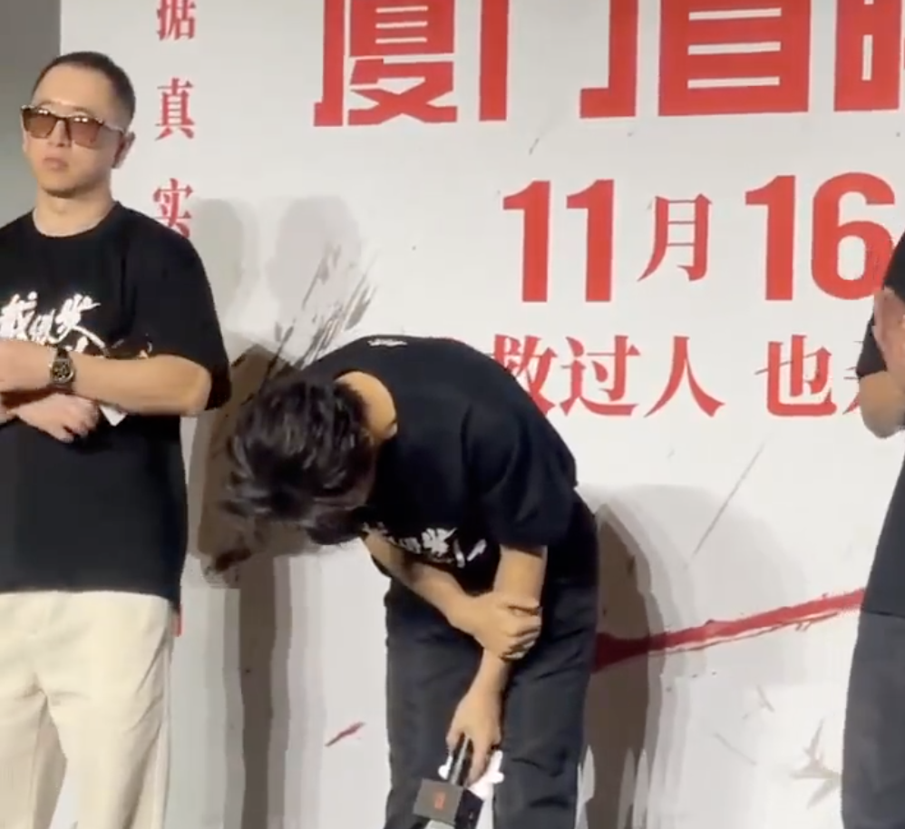 黄晓明鞠躬道歉！疑回应与叶珂风波：“一定会处理好自己的私事”